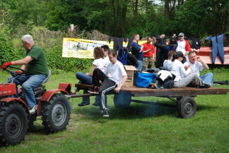 Traktorek urozmaicił transport