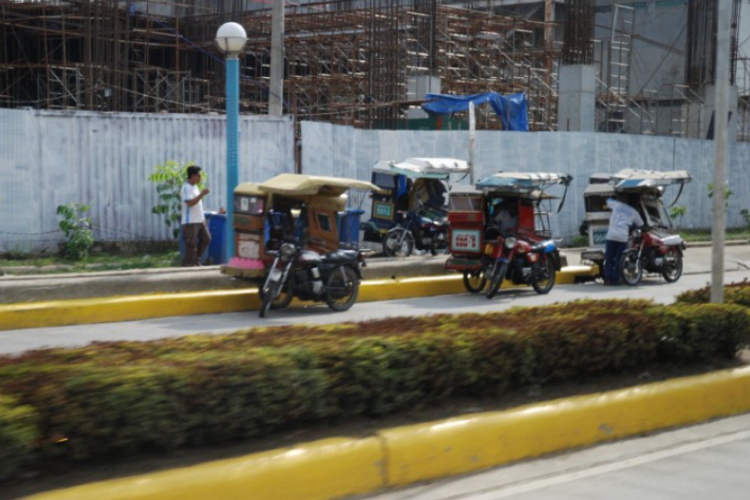 Pierwsze spojrzenia przez okno busa Cebu