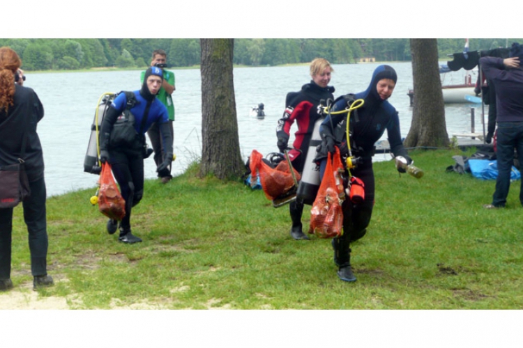 Czyścimy Jezioro Dominickie 2011