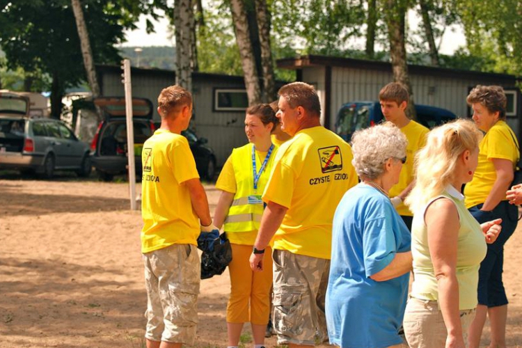 Czyścimy Jezioro Dominickie 2012