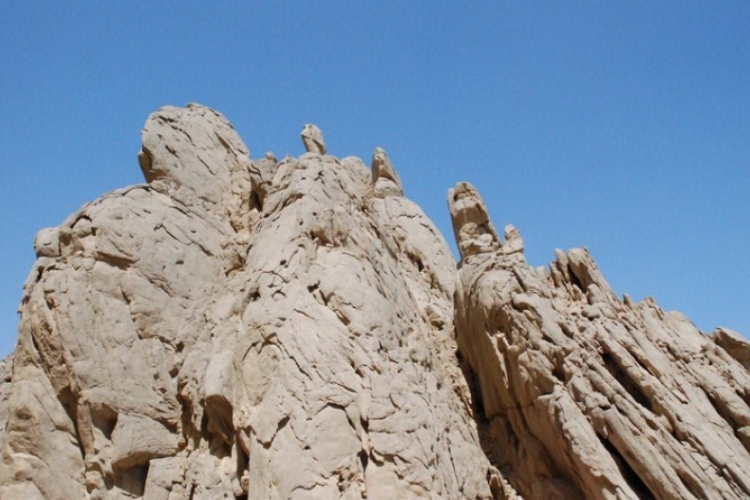 Szczyty pustyni skalistej