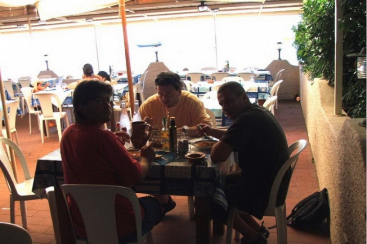 Jemy lunch (zdjęcie Adama)