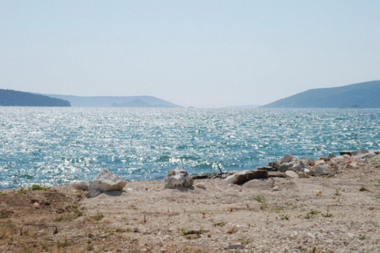 Adriatyk z kawałkiem plaży