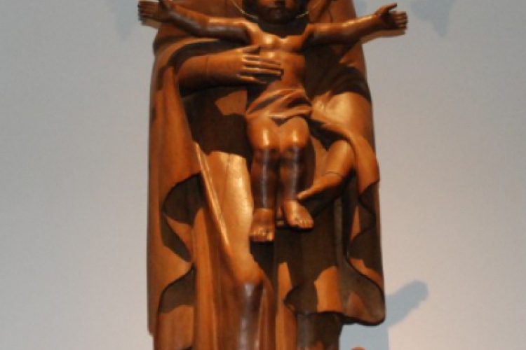 Matka Boska z Dzieciątkiem, rzeźbiona z jednego kawałka drewna