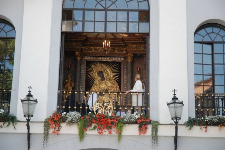 Kapliczka nad bramą